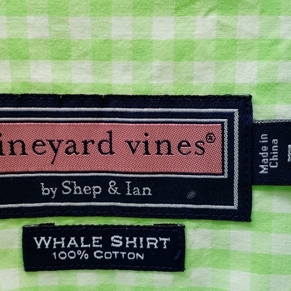 Vineyard Vines Man's Green and White Button Down Collar Whale Shirt, Size Medium - Picture 3 of 3